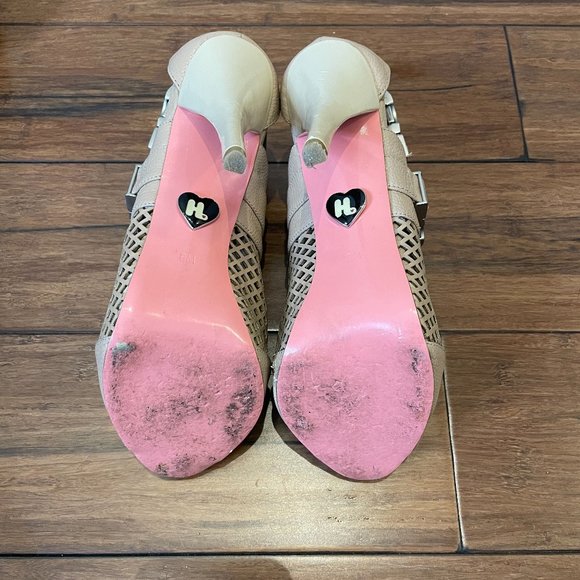 😵 2 FOR $40 // Harajuku Lovers Nude Pumps with Silver Buckles S-8- - Picture 9 of 13
